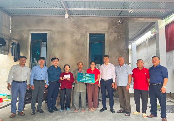 MẶT TRẬN QUẢNG TRẠCH CHUNG TAY XÂY DỰNG MÁI ẤM NGHĨA TÌNH CHO HỘ NGHÈO TẠI THÔN XUÂN HÒA